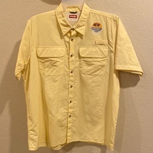 Men’s Wrangler short-sleeve button-down shirt